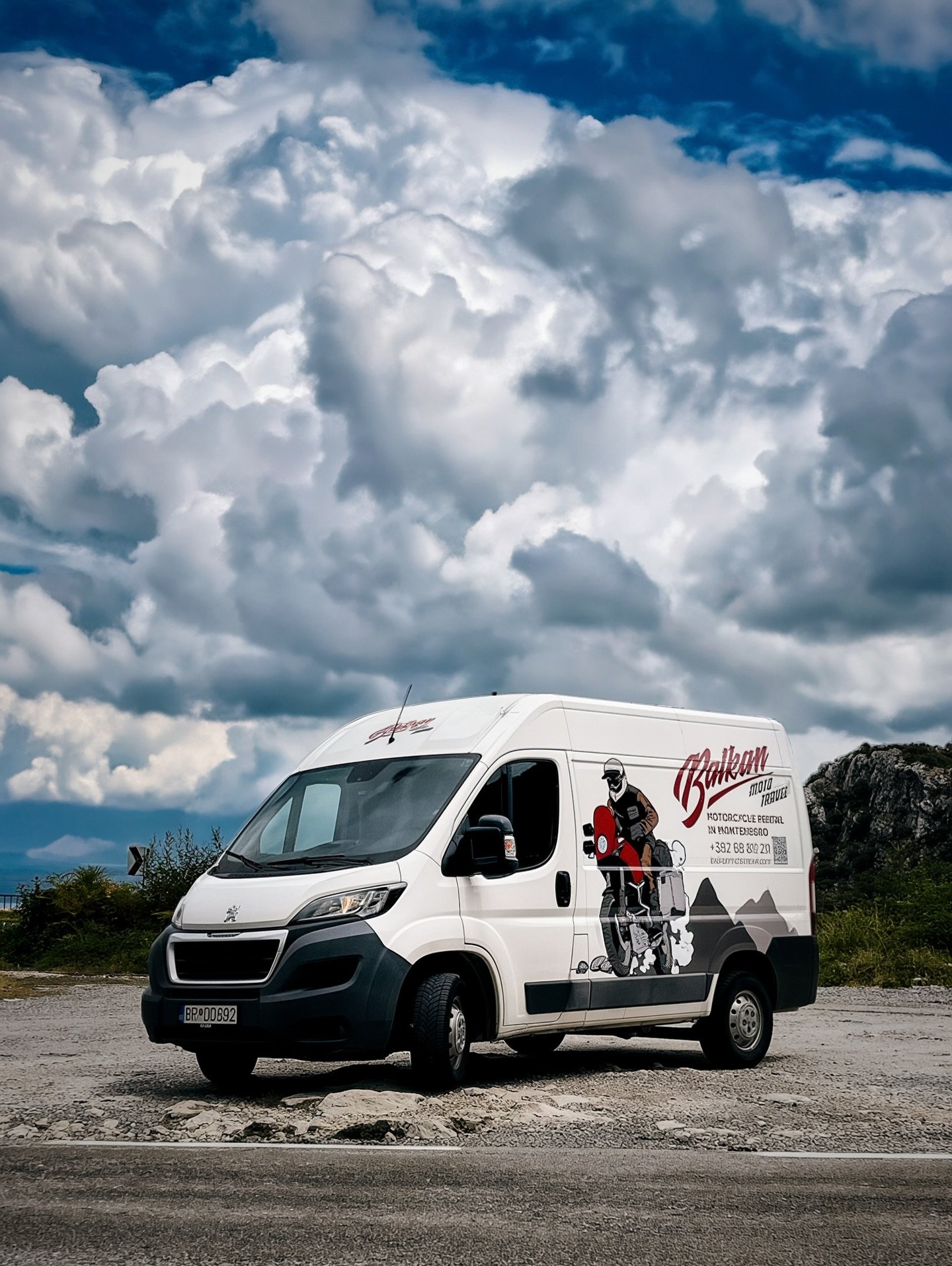 This year we got a new Peugeot Boxer. Perfect for delivering several motorcycles at once.
We also ordered professional branding for the vehicle and we are more than happy with the result! Thanx @monargo.me !